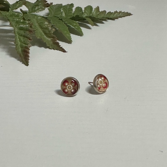 Flower Shaped Dro Earrings - Picture 4 of 5